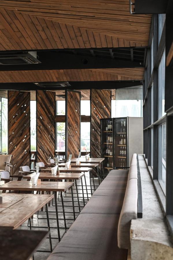 Miers Kuningan, Artotel Curated Джакарта Экстерьер фото
