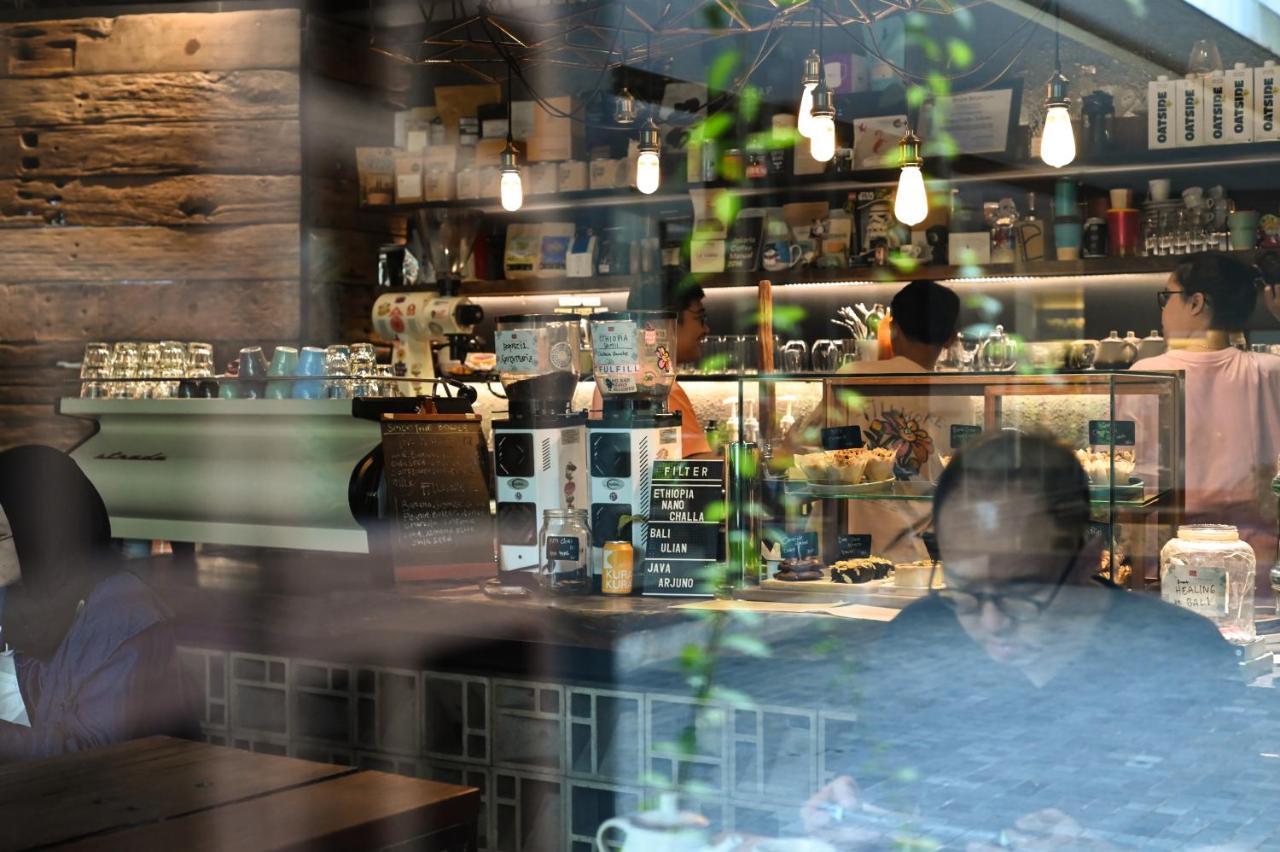Miers Kuningan, Artotel Curated Джакарта Экстерьер фото