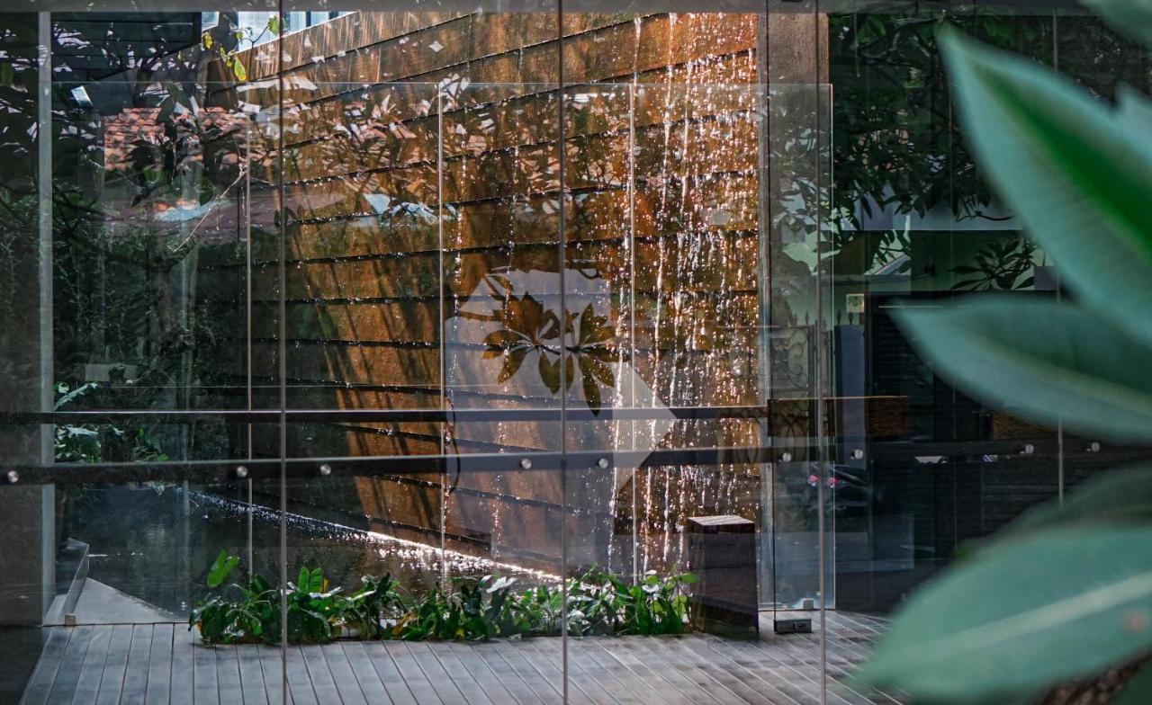 Miers Kuningan, Artotel Curated Джакарта Экстерьер фото