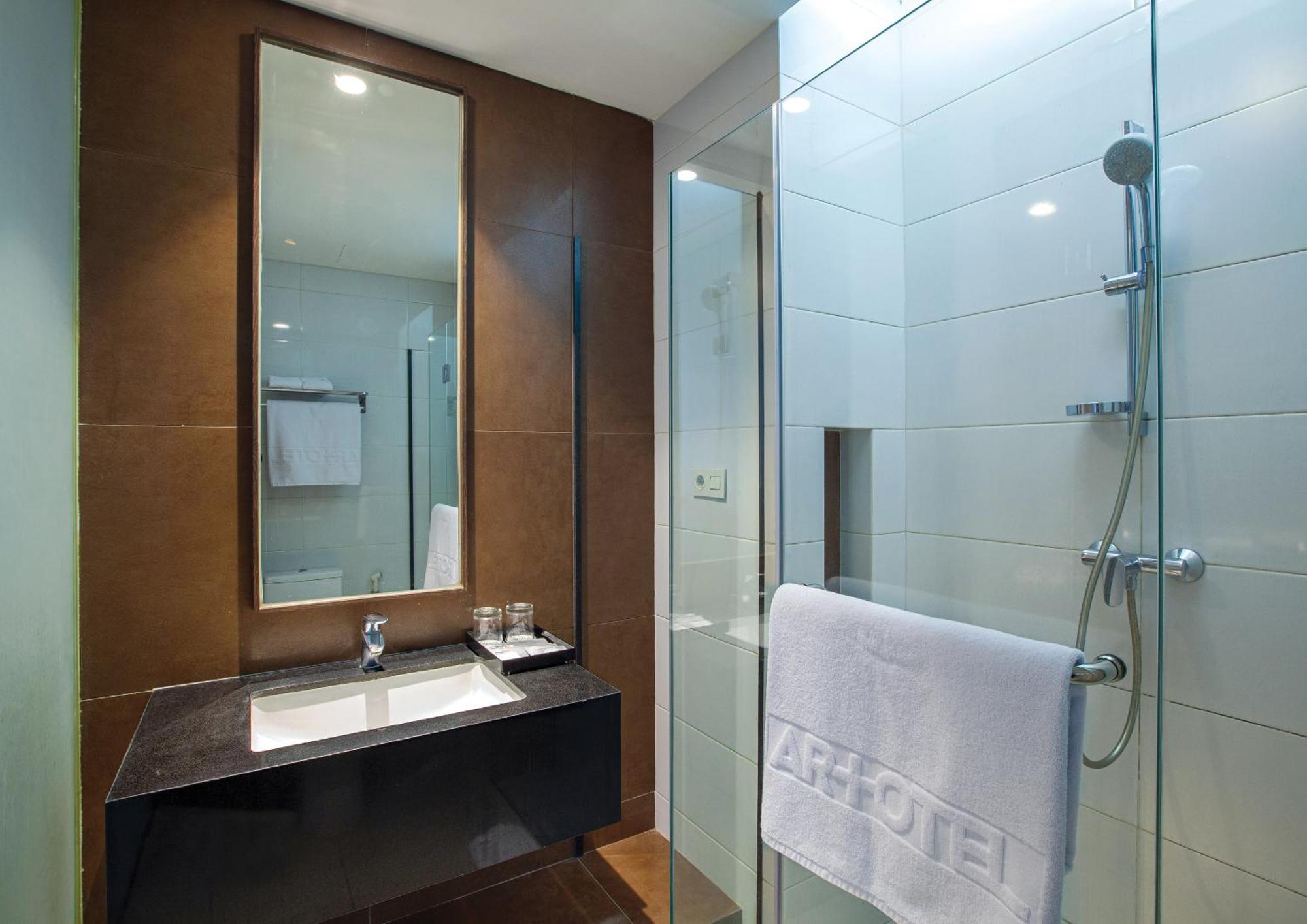 Miers Kuningan, Artotel Curated Джакарта Экстерьер фото